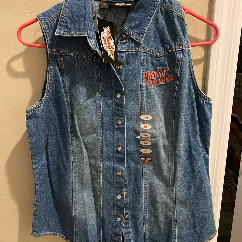 Bottom up/sleeveless top